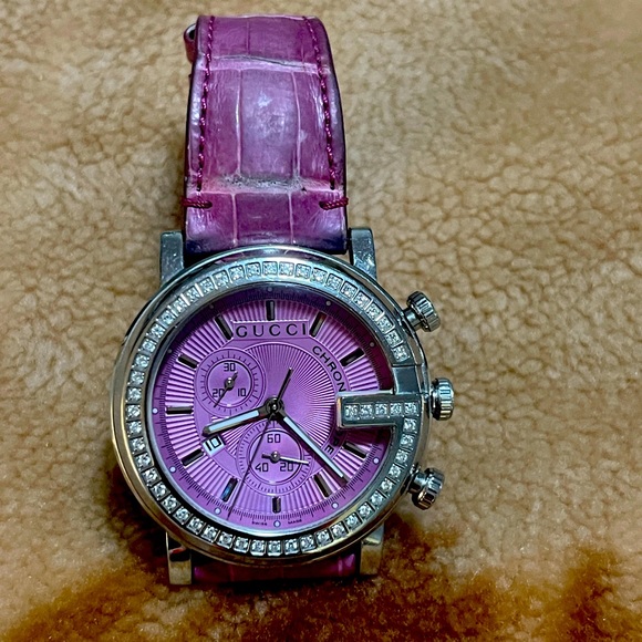 Pink Diamond Gucci watch - Picture 3 of 6